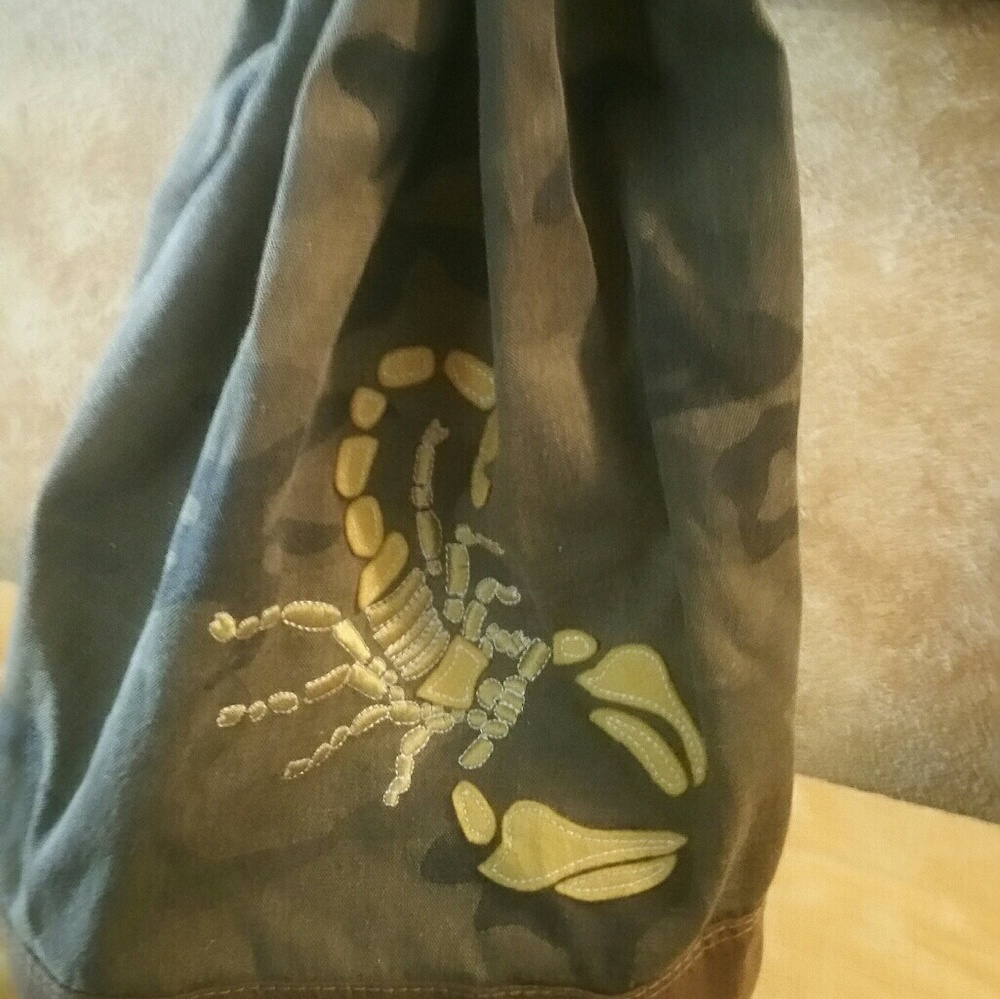 Gap drawstring bag